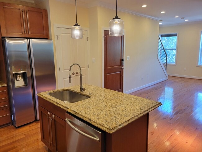 Building Photo - 127 Quincy Pl NE