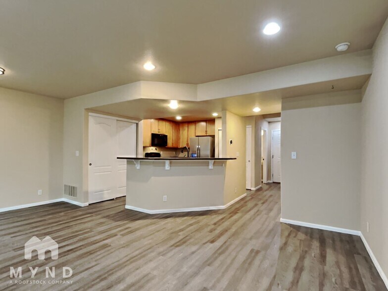 Building Photo - 5850 Ceylon St