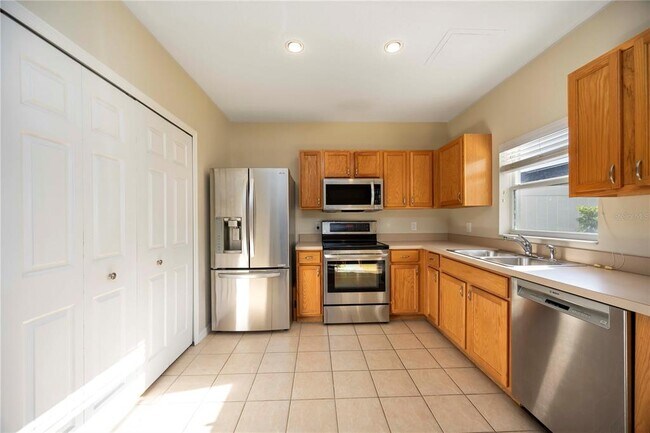 Building Photo - 6235 Flagfish Ct