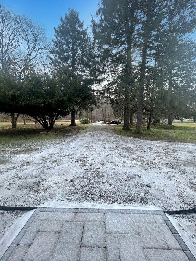 Building Photo - Welcome to this newly remodeled gem located in the heart of Collier, PA.