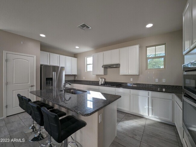 Building Photo - 1253 N 166th Ave