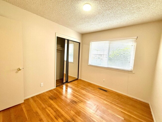 Building Photo - COMING SOON! $3,790 / 3 BR - 1528 S.F. VER...