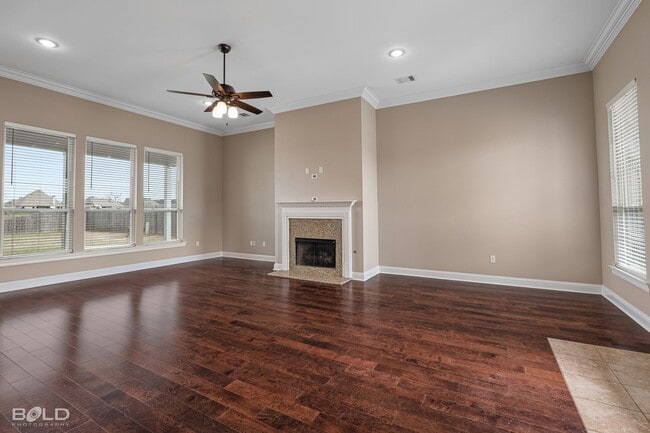 Building Photo - 3 Bedroom 2 Bath in Cypress Bend