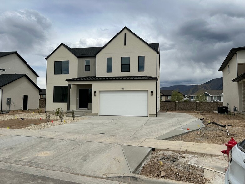 Building Photo - 708 N Plainsman Dr