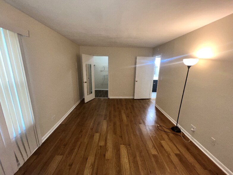 Building Photo - 2275 Country Club Dr