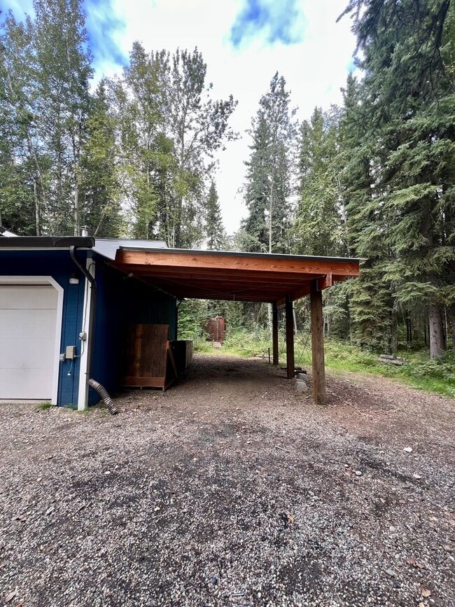 Building Photo - Home for rent in North Pole / 1-Car Garage...
