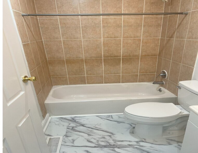 Building Photo - 752 N 40th St