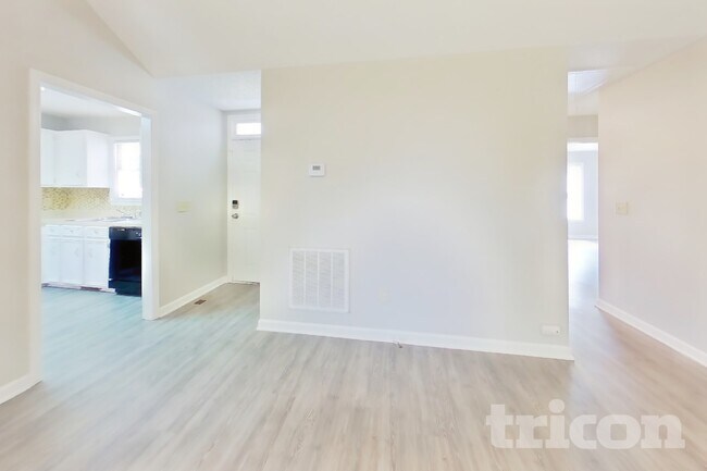 Building Photo - 529 Ferncliffe Rd