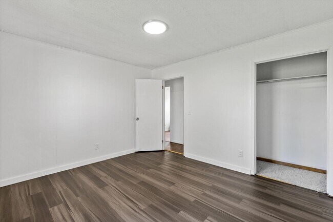 Building Photo - 2205 Island Blvd