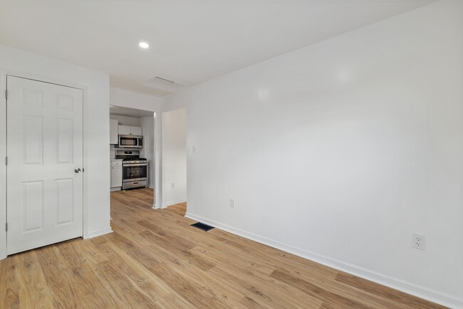 Building Photo - 607 Murray St