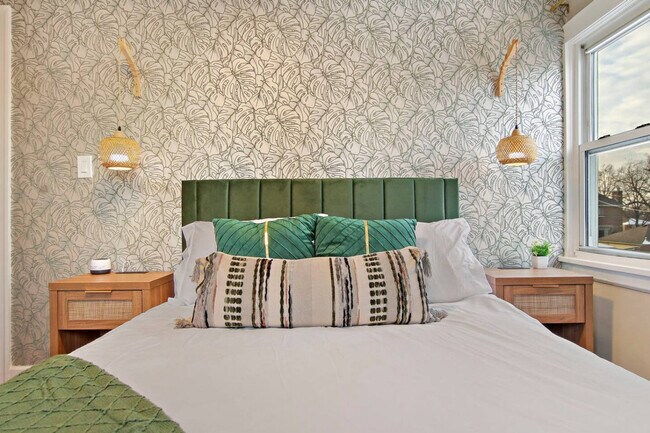 Building Photo - 3446 N Ozark Ave