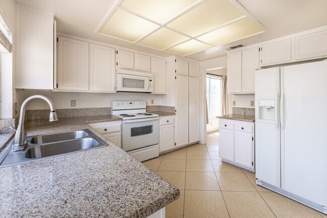 Building Photo - 6361 O'Bannon Dr