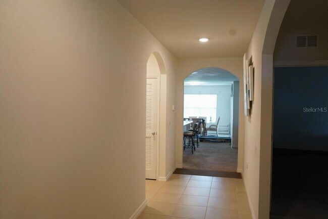 Building Photo - 4214 Roberta Dr