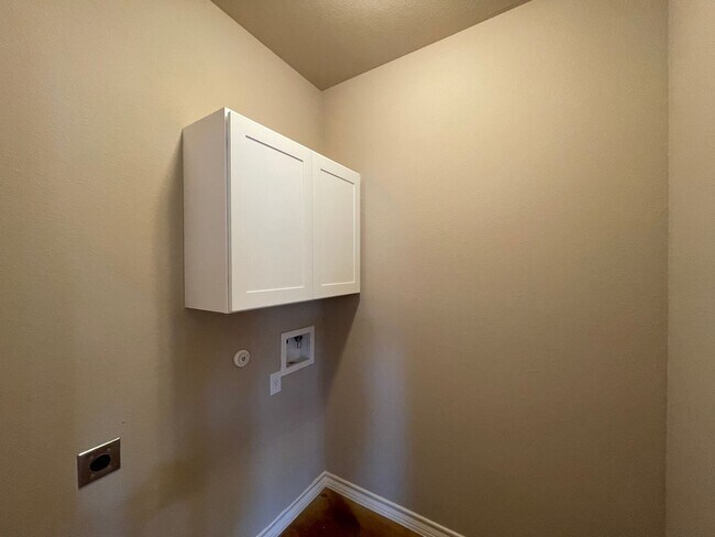 Building Photo - Town home for rent