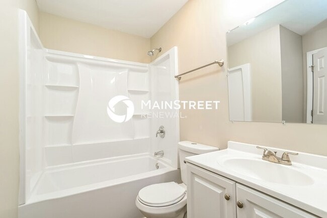 Building Photo - 4 Bedroom Pet-Friendly Home in Charlotte, NC with Main Street Renewal