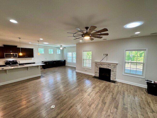 Building Photo - Multiple Applications! Application deadlin...