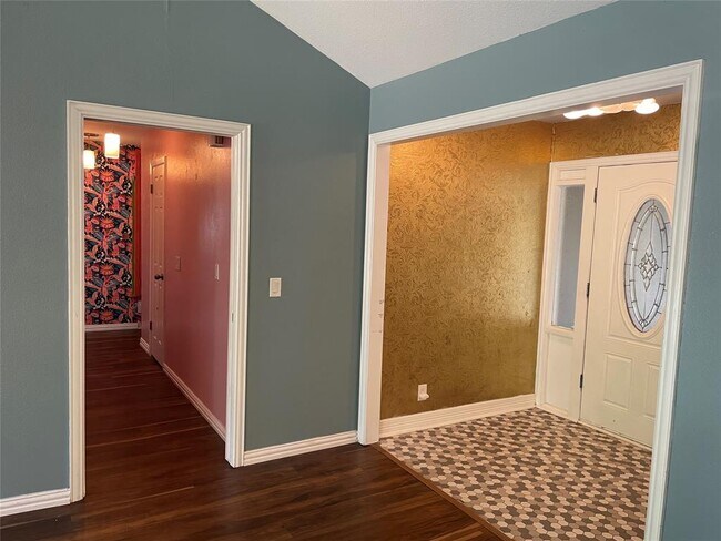 Building Photo - 2404 N Shields Dr