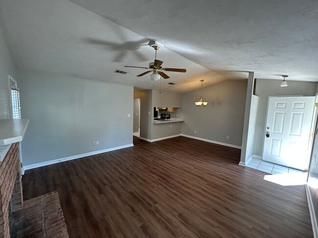 Building Photo - 2BR/2BA Townhome. BRAND NEW FLOORS