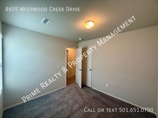 Building Photo - 8609 Westwood Crk Dr