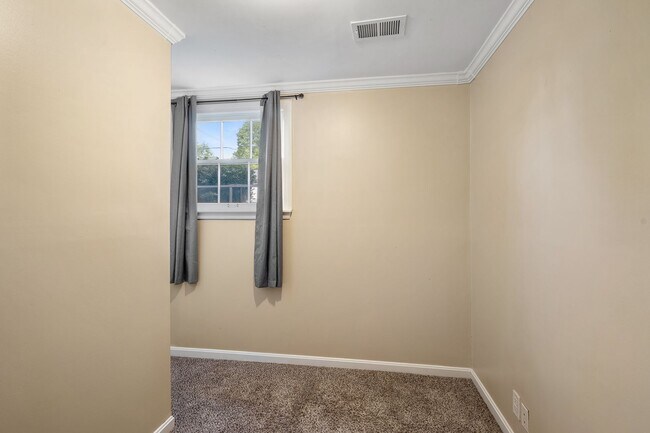 Building Photo - 12506 Liveoak Dr