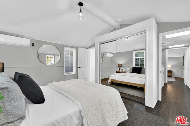 Building Photo - 560 Croft Ave