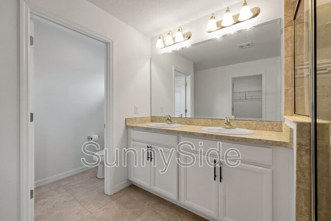 Building Photo - 10116 Grande Lp