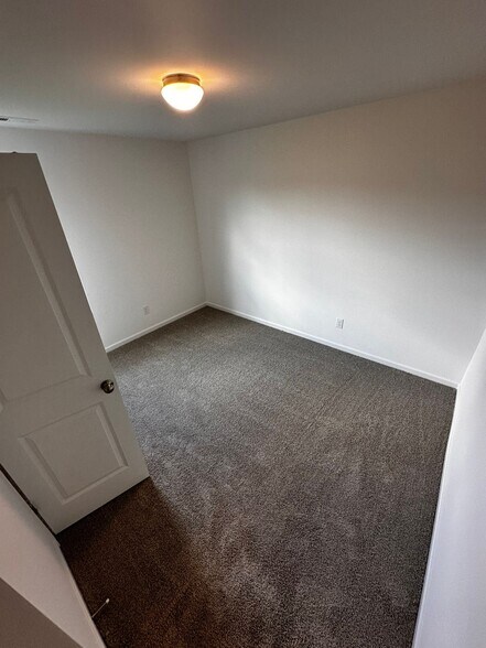 Building Photo - 242 Redondo Dr