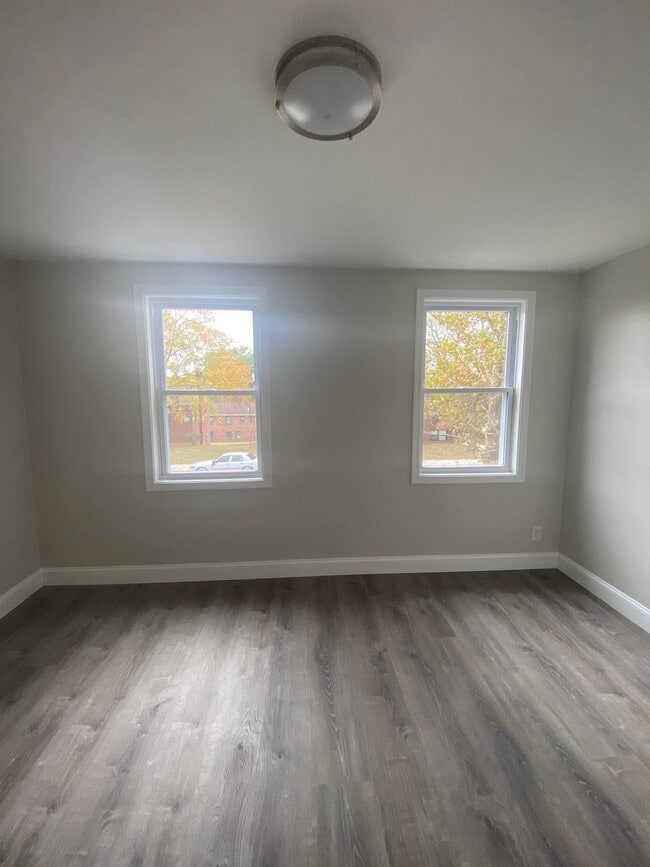 Building Photo - 2841 Round Rd