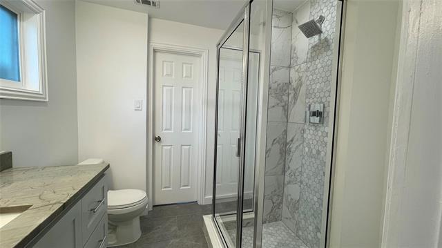 Building Photo - 2931 Ivandell Ave