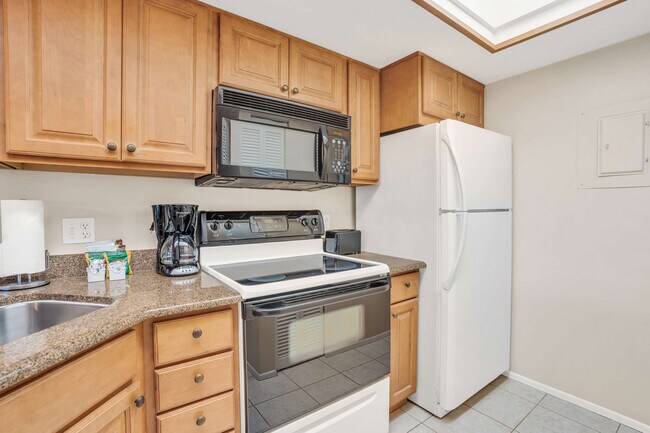 Building Photo - 600 Neapolitan Way