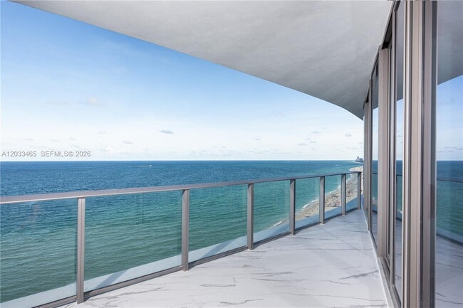 Building Photo - 15701 Collins Ave