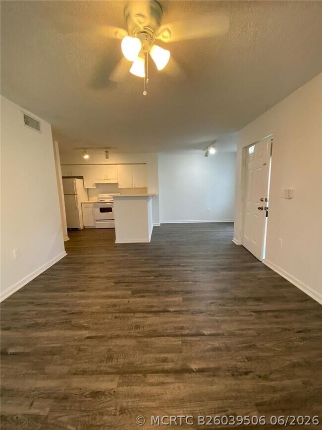 Building Photo - 7872 Sonoma Springs Cir