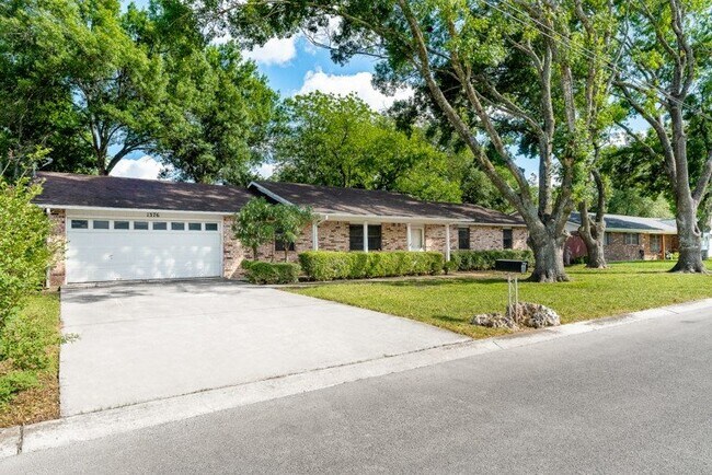 Building Photo - 1376 Poppy Ln