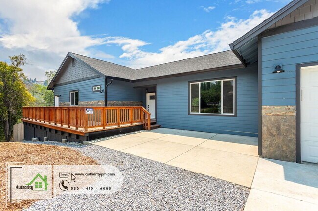 Building Photo - 1140 Redbud Dr