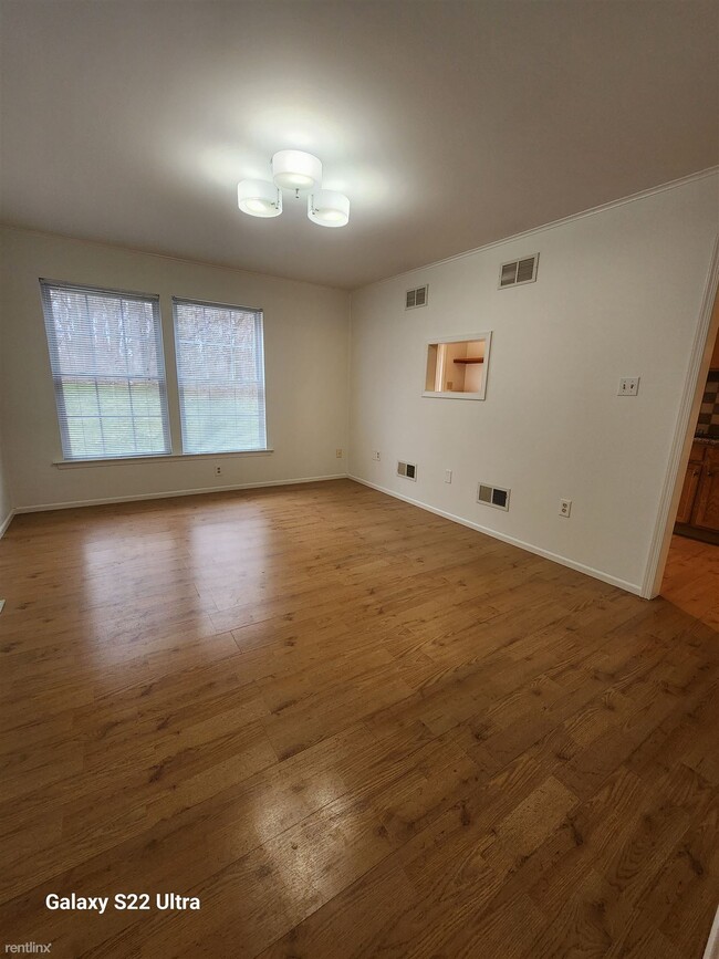 Building Photo - 3 br, 2.5 bath Townhome - 1585 Pinewind Drive