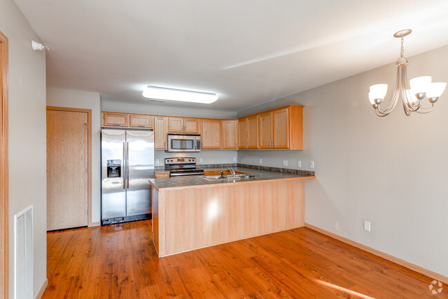 2BR, 1BA - 953 SF