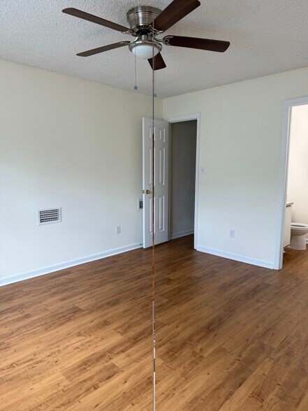 Building Photo - 1005 Carrin Dr