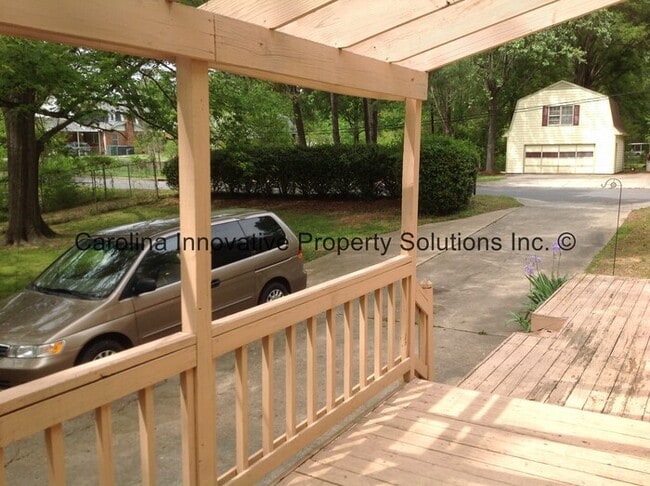 Building Photo - 7622 Helmdale Ave