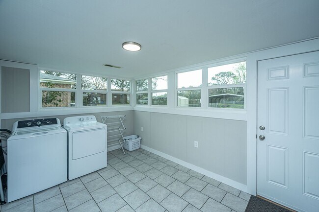 Building Photo - Charming Hanahan Ranch with Hardwood Floor...
