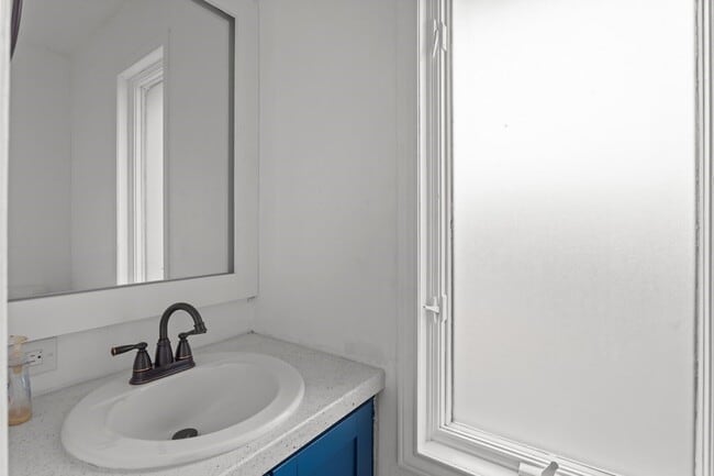 Building Photo - 3322 Providence Dr