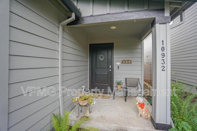 Building Photo - 10932 NE 127th Ave