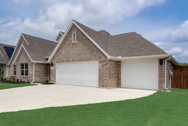 Building Photo - 243 Frio Dr