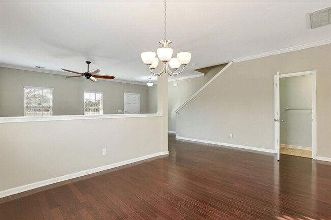 Building Photo - Cute 3 bedroom 2 bath