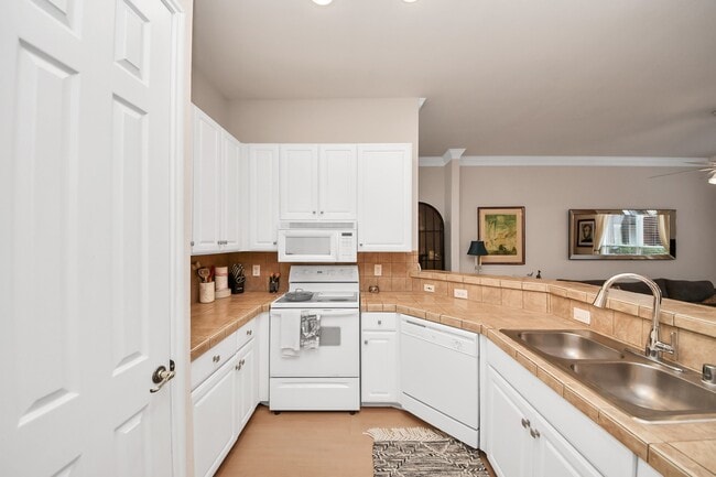 Building Photo - 2400 McCue Rd