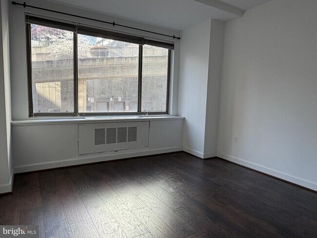 Building Photo - 1121 Arlington Blvd