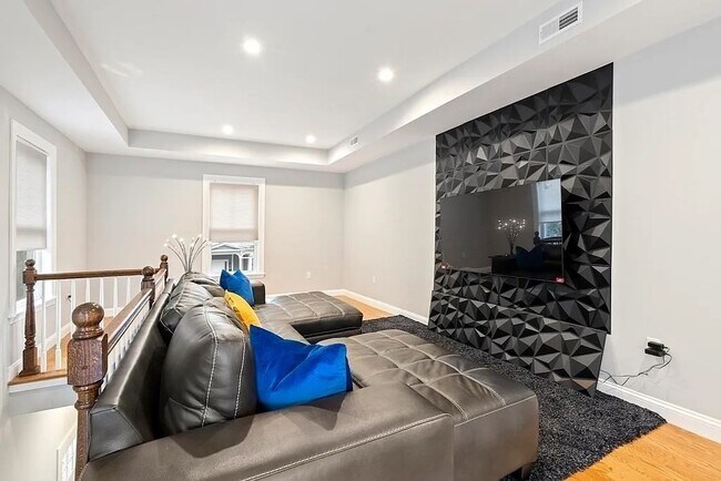 Building Photo - 63 Perrin St
