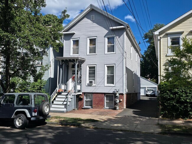 Primary Photo - 19 Nicoll St