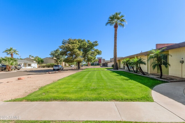 Building Photo - 7045 E Wilshire Dr