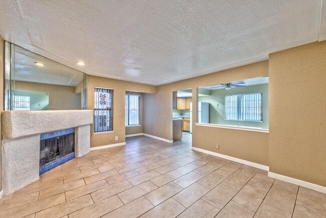 Building Photo - 2117 Sun Ave