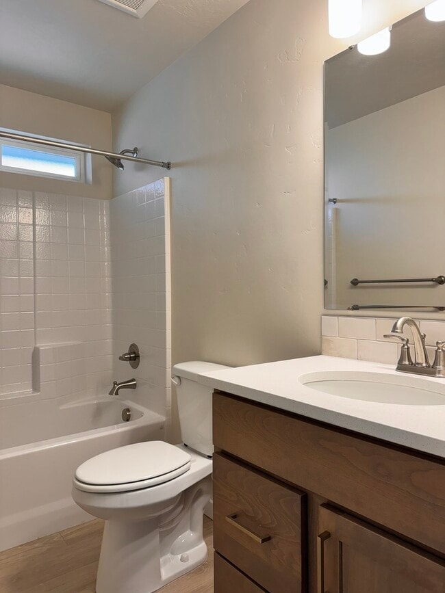 Building Photo - 7565 E Edison St